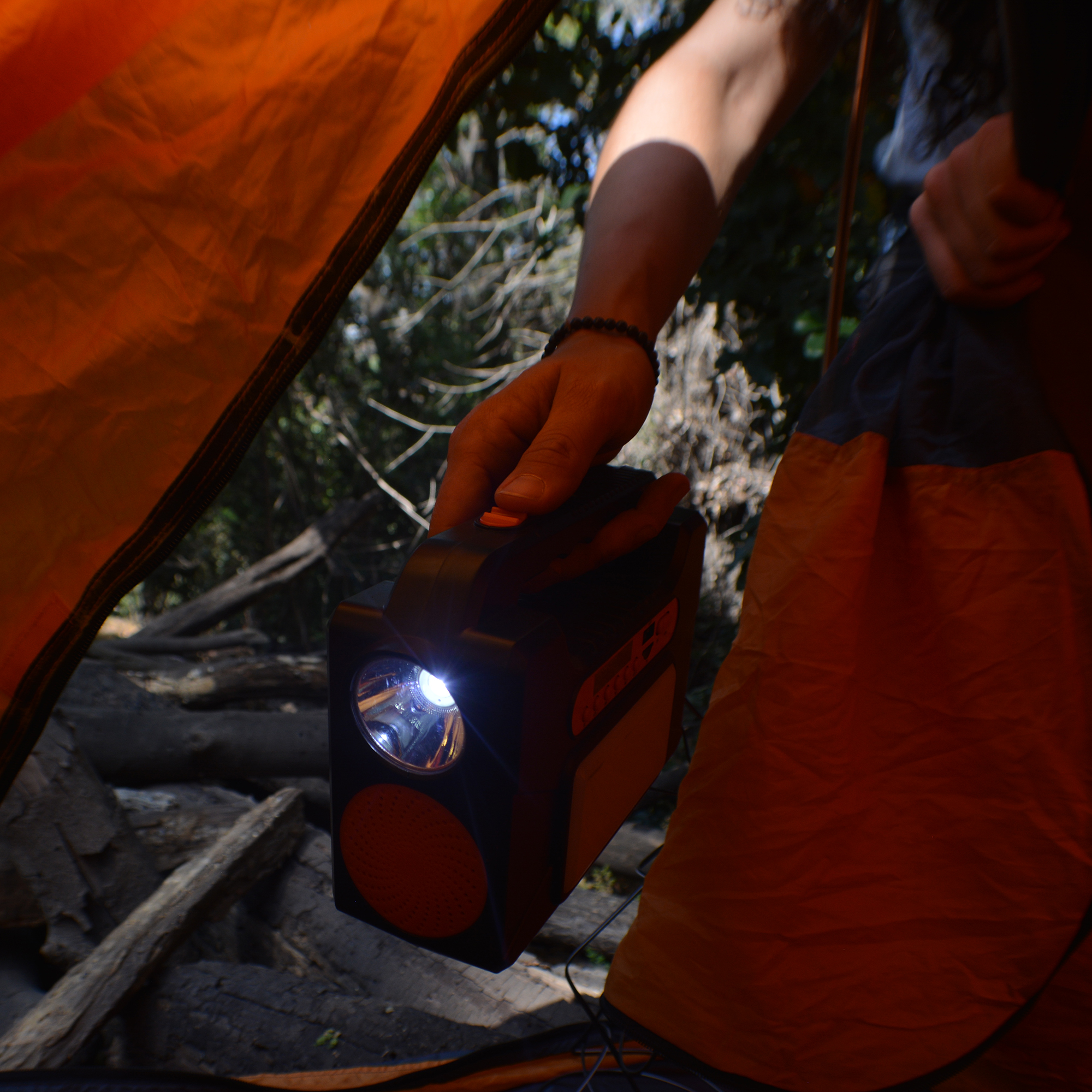 Kit de emergencia solar con Bluetooth / Linterna Frontal y Lampara lateral - Imagen 3